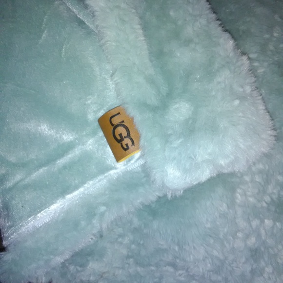 Ugg pillow case - Picture 2 of 3